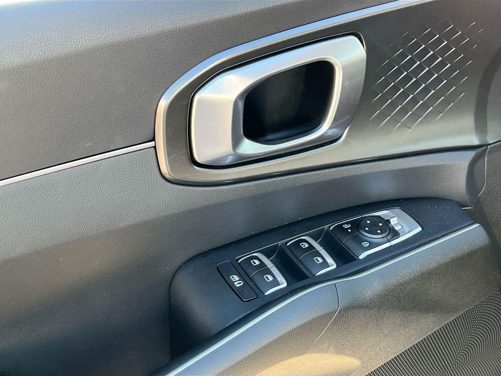 used 2025 Kia Sorento Hybrid car, priced at $35,755