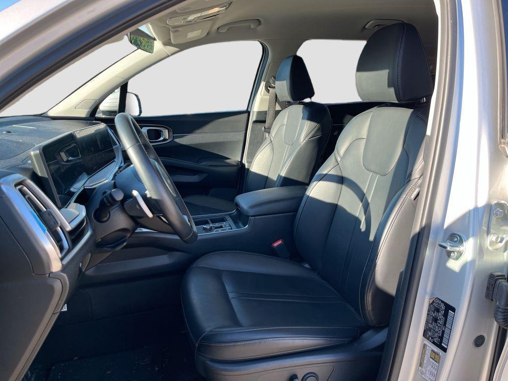 used 2025 Kia Sorento Hybrid car, priced at $35,755