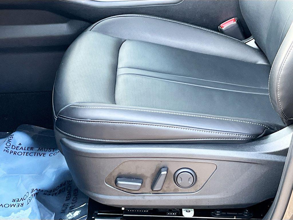 used 2025 Kia Sorento Hybrid car, priced at $36,607