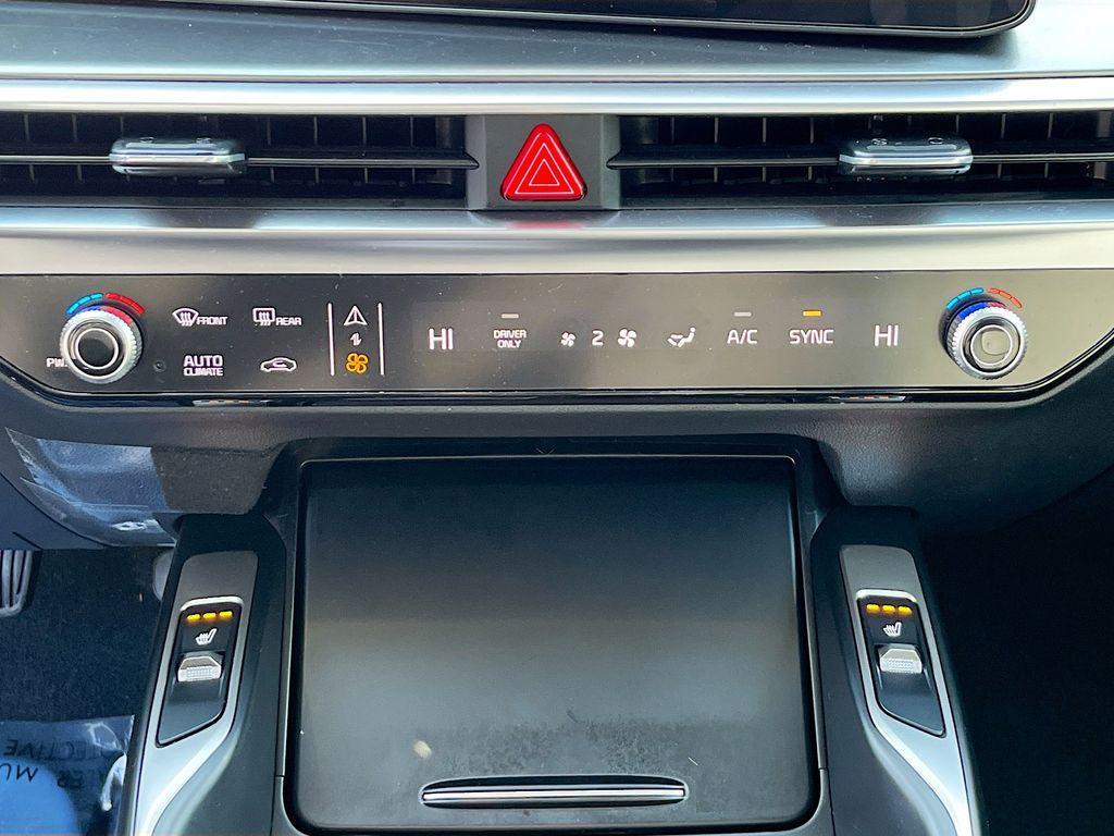 used 2025 Kia Sorento Hybrid car, priced at $36,607