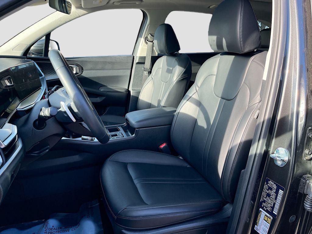 used 2025 Kia Sorento Hybrid car, priced at $36,607