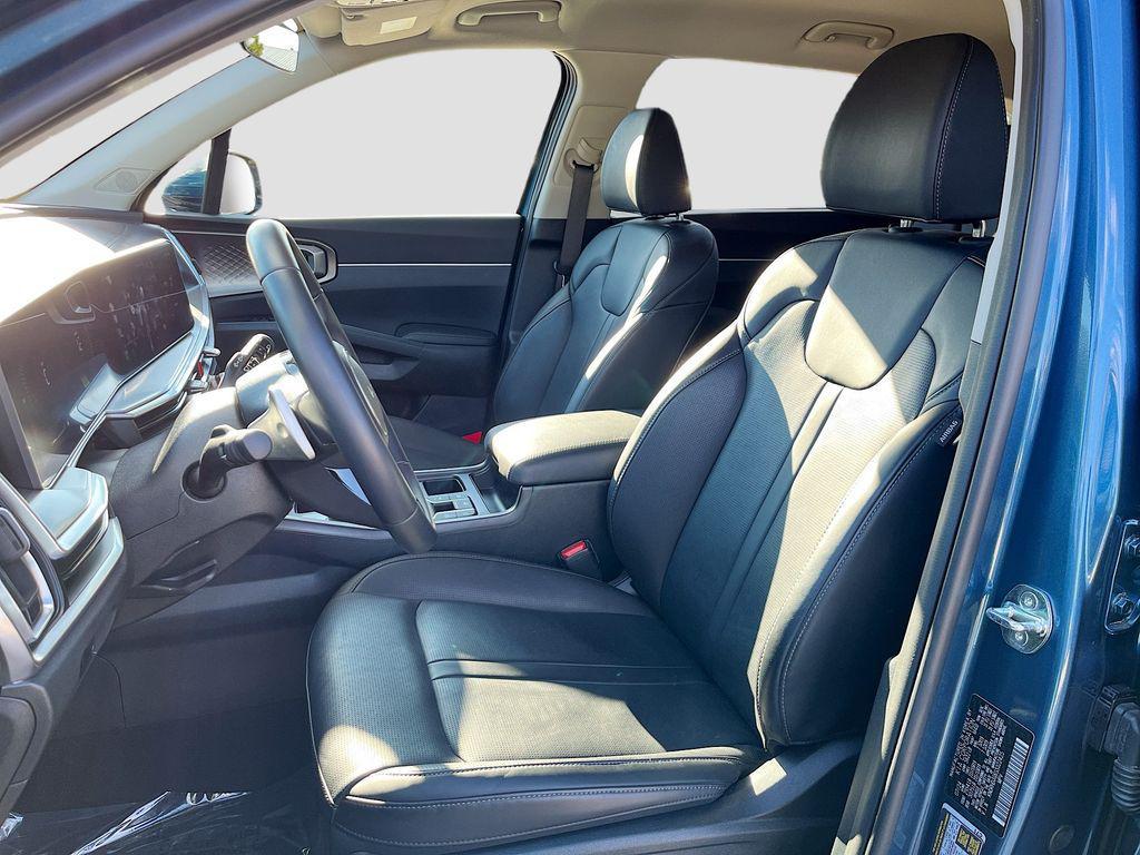 used 2025 Kia Sorento Hybrid car, priced at $36,422