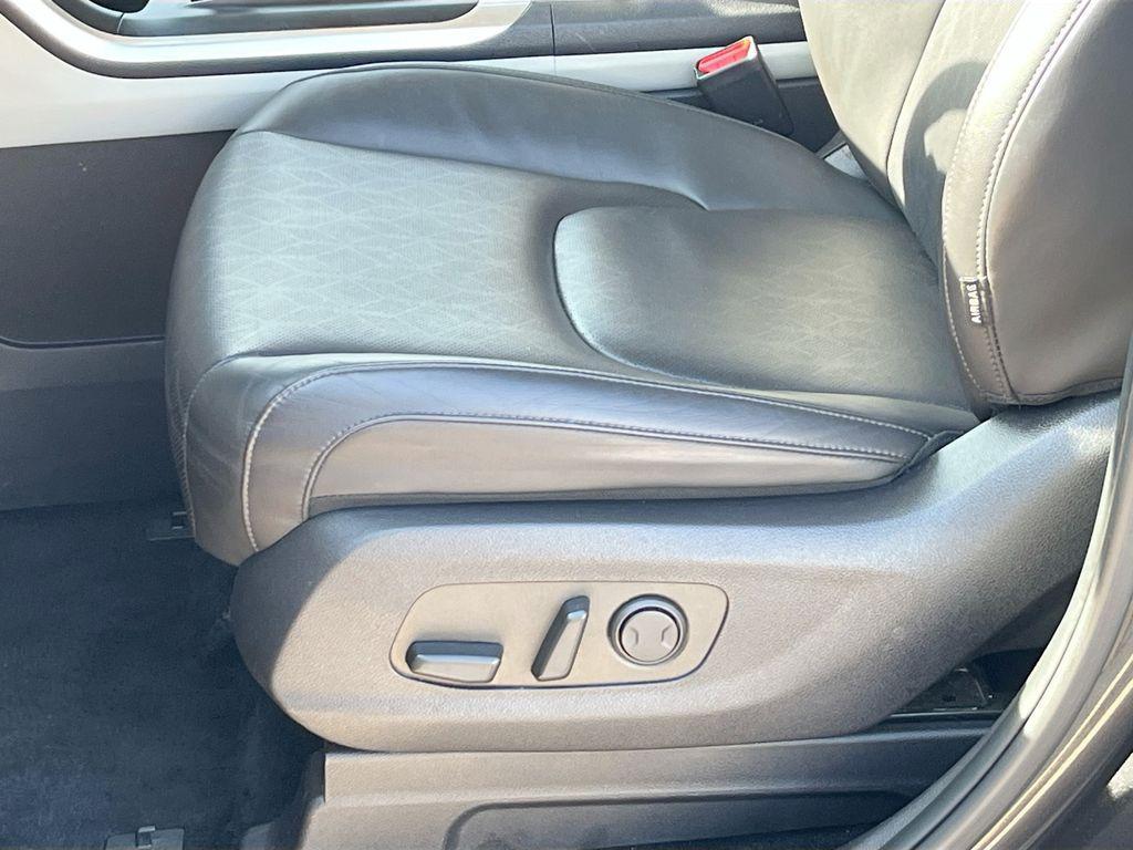 used 2024 Kia Carnival car, priced at $27,994