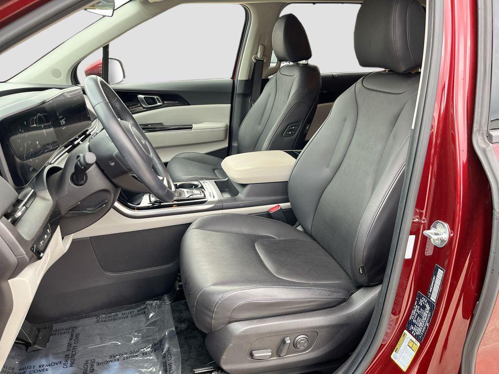 used 2023 Kia Carnival car, priced at $32,987