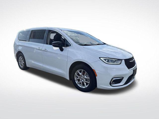 used 2024 Chrysler Pacifica car, priced at $27,250