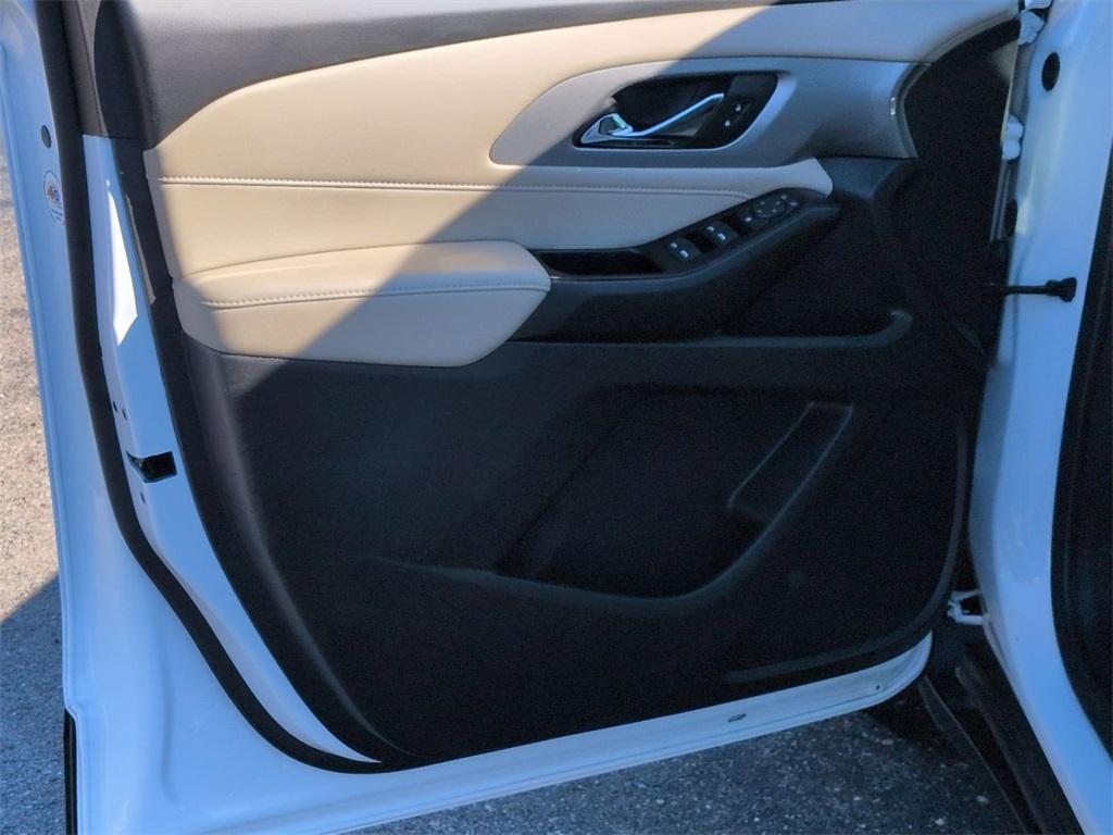 used 2023 Chevrolet Traverse car, priced at $26,995