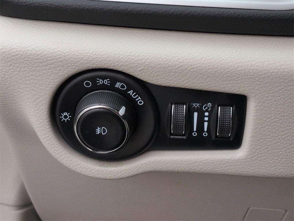 used 2023 Chrysler Pacifica car, priced at $23,995