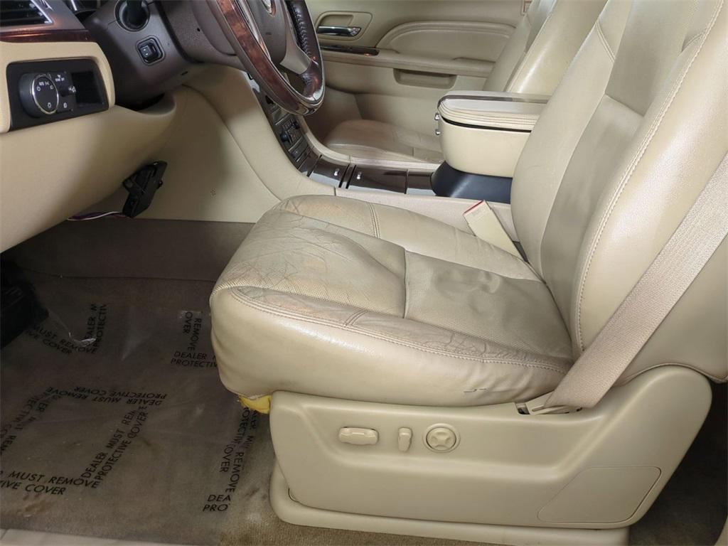 used 2011 Cadillac Escalade ESV car, priced at $12,795