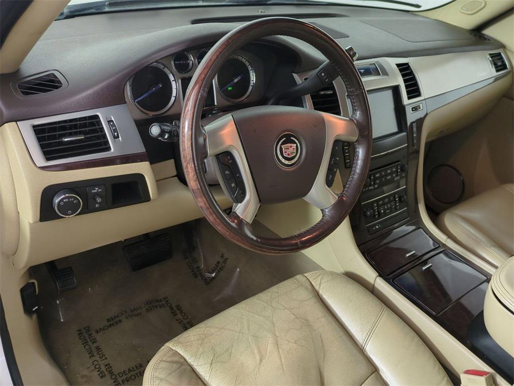 used 2011 Cadillac Escalade ESV car, priced at $12,795