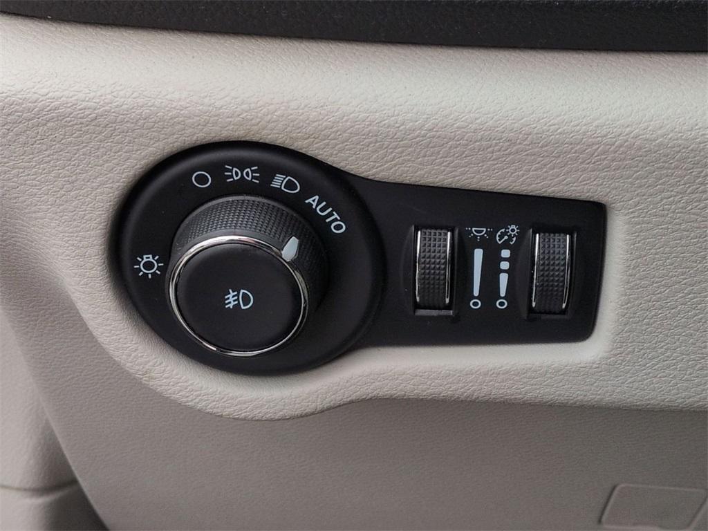 used 2023 Chrysler Pacifica car, priced at $25,995