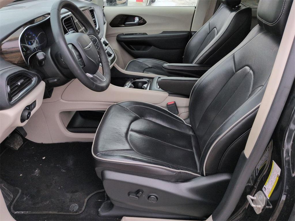 used 2023 Chrysler Pacifica car, priced at $25,995