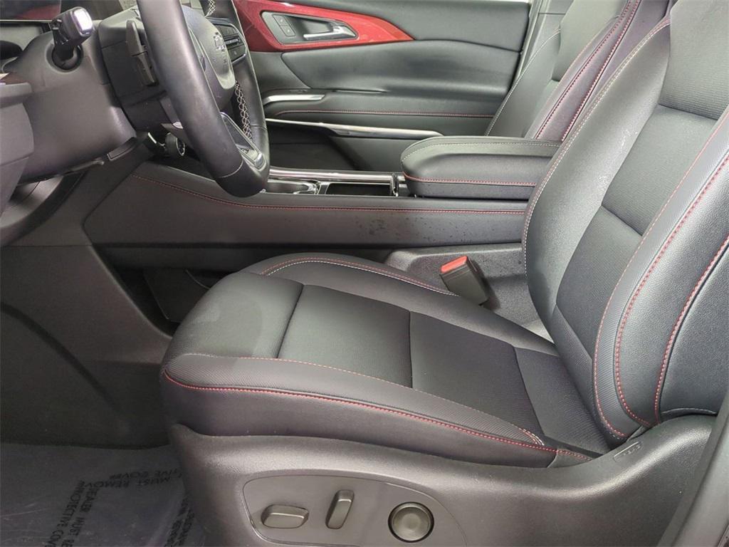 used 2025 Chevrolet Traverse car, priced at $46,595