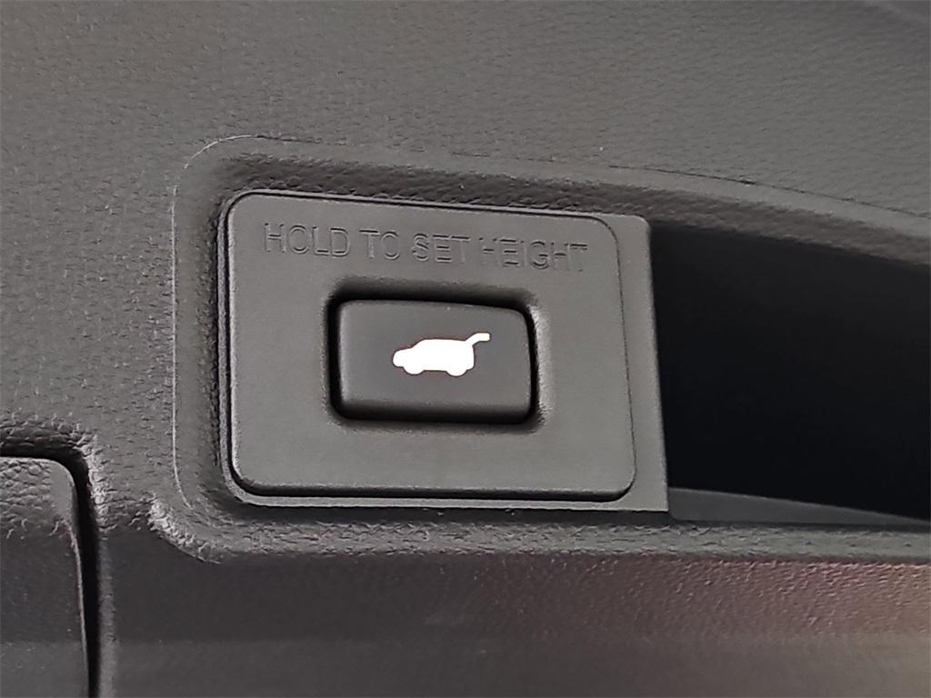 new 2025 Acura RDX car, priced at $46,650