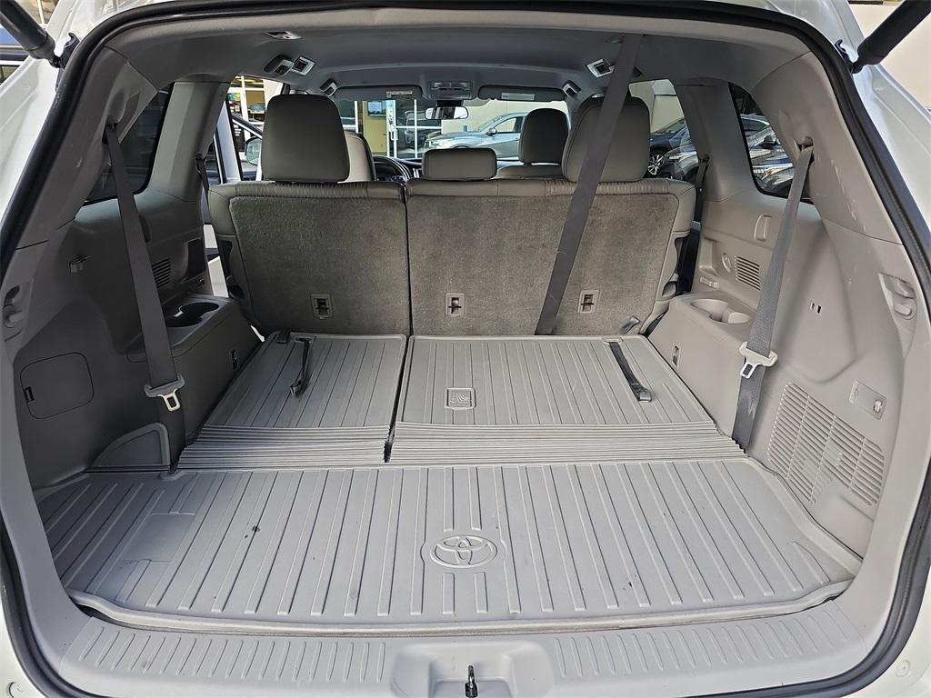2018 Blizzard Pearl Toyota Highlander