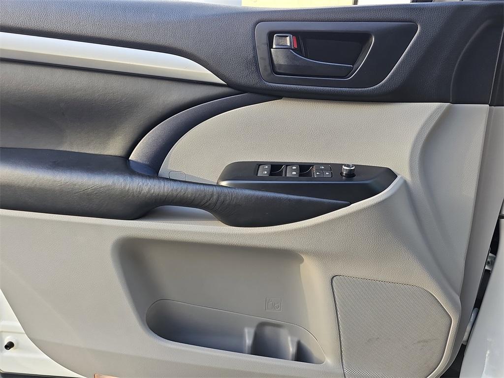 2018 Blizzard Pearl Toyota Highlander