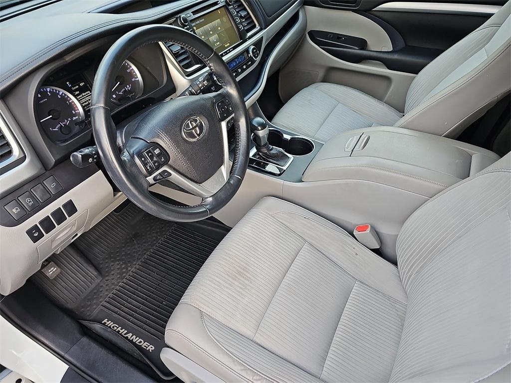 2018 Blizzard Pearl Toyota Highlander