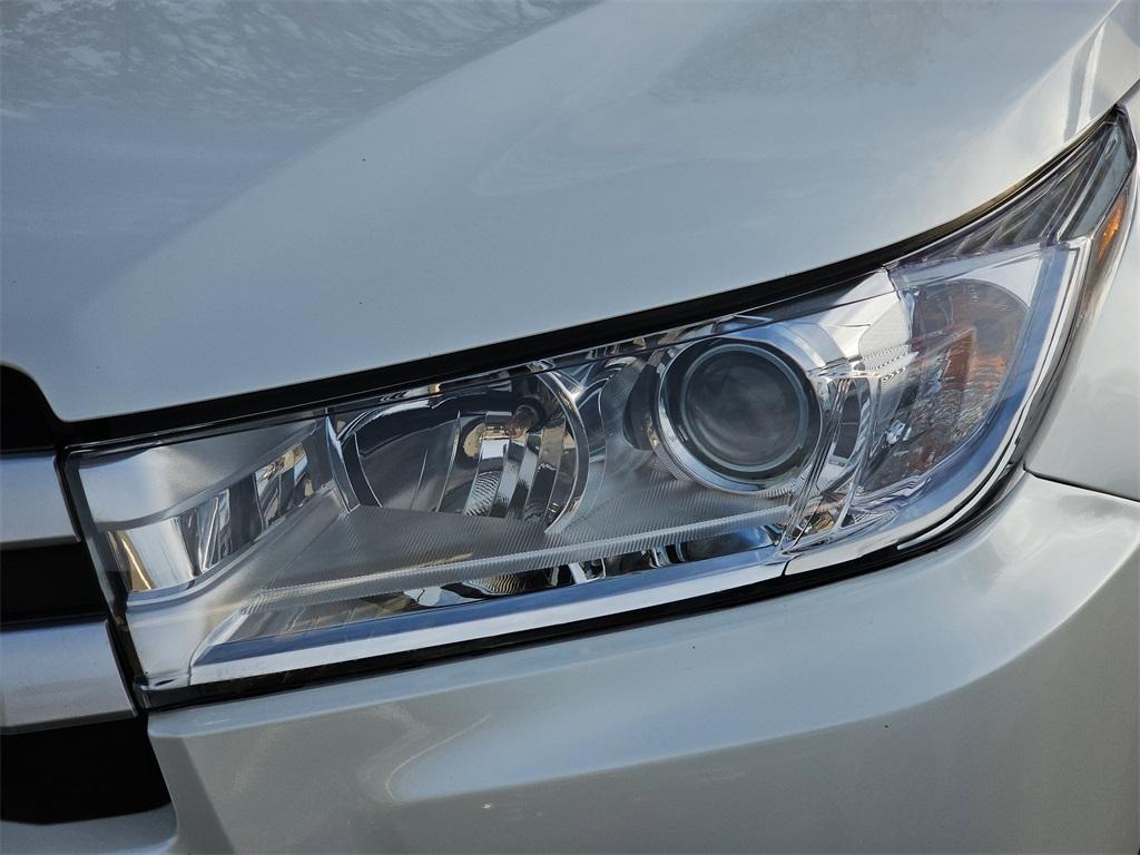 2018 Blizzard Pearl Toyota Highlander