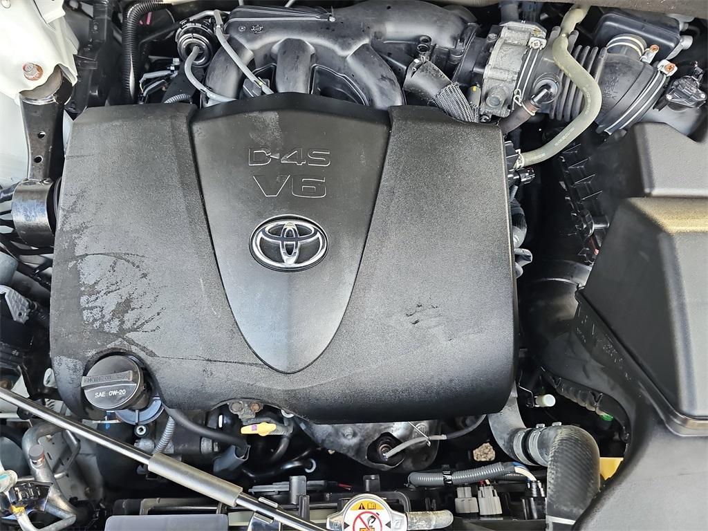 2018 Blizzard Pearl Toyota Highlander