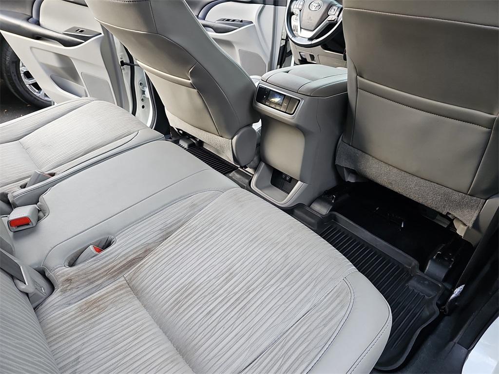 2018 Blizzard Pearl Toyota Highlander