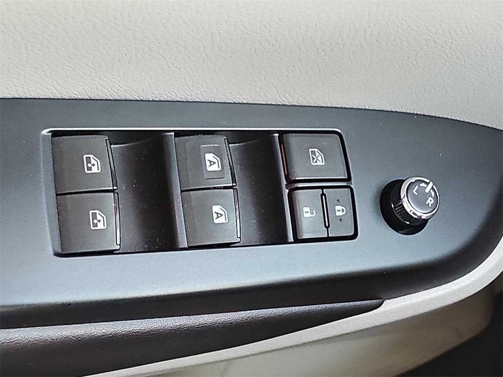 2018 Blizzard Pearl Toyota Highlander