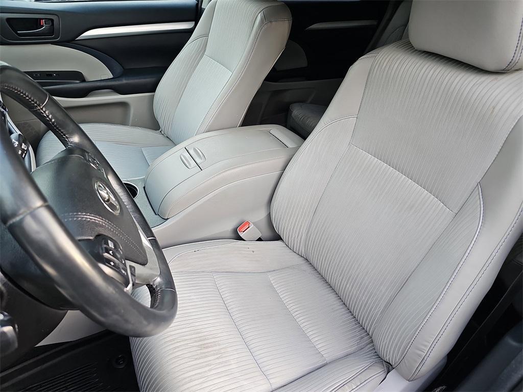 2018 Blizzard Pearl Toyota Highlander