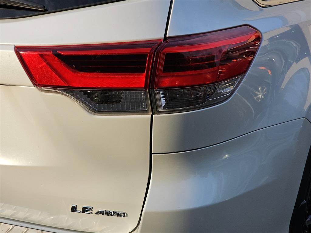 2018 Blizzard Pearl Toyota Highlander