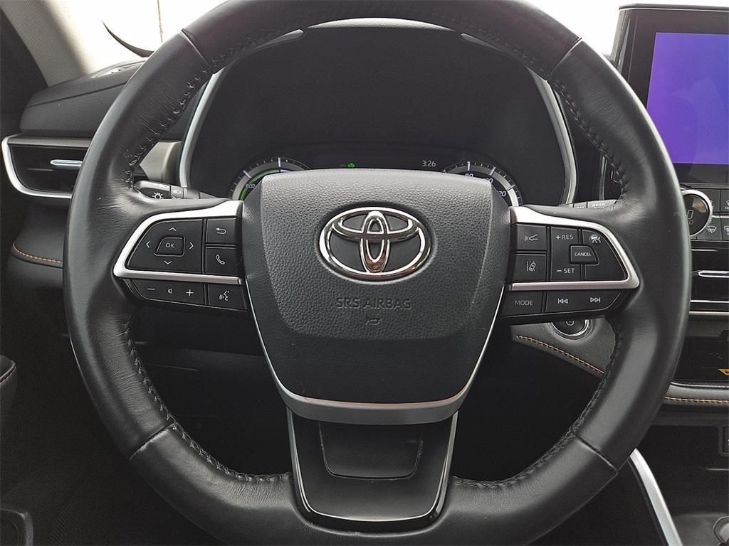 used 2023 Toyota Highlander Hybrid car, priced at $38,493