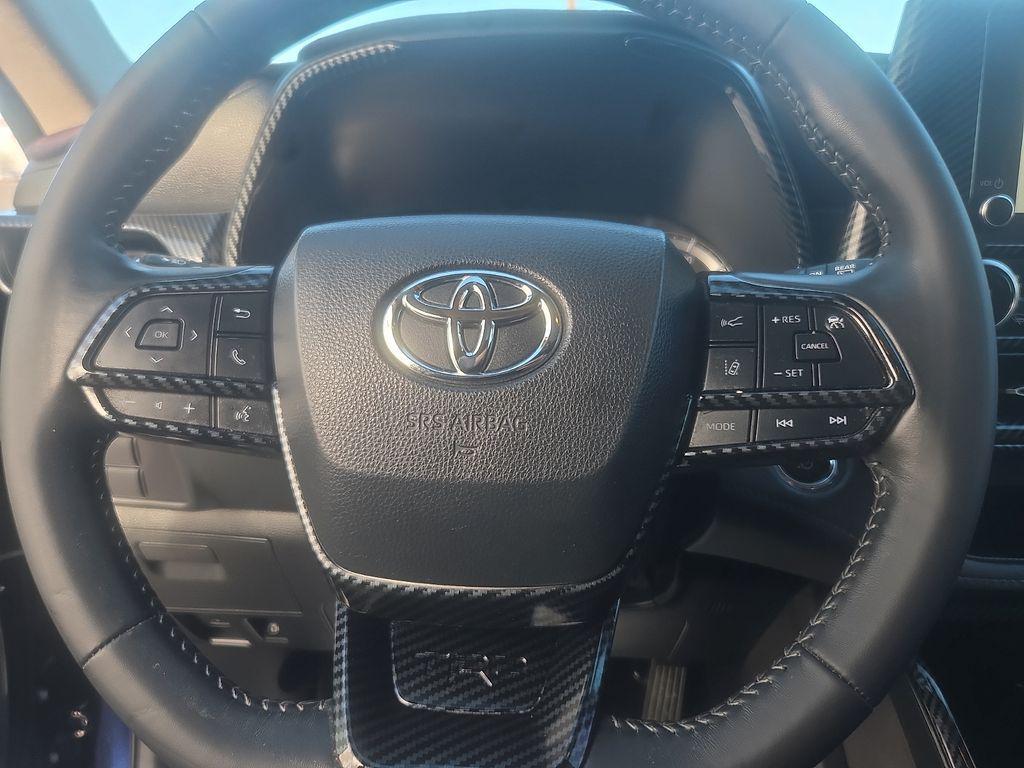 used 2023 Toyota Highlander Hybrid car, priced at $31,577