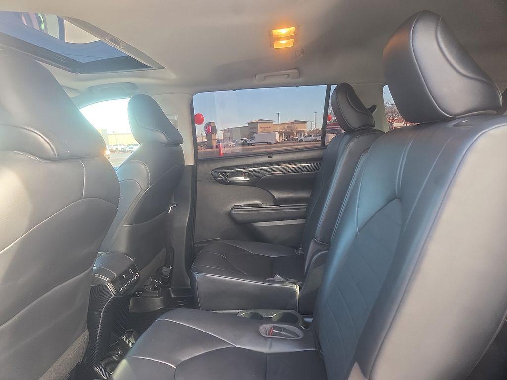 used 2023 Toyota Highlander Hybrid car, priced at $31,577