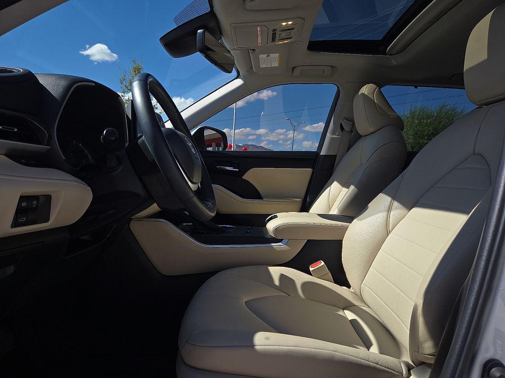 used 2023 Toyota Highlander car, priced at $37,275