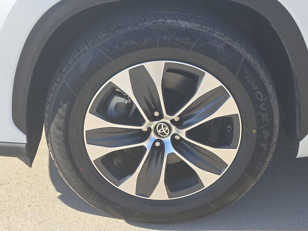 used 2024 Toyota Highlander car, priced at $46,095