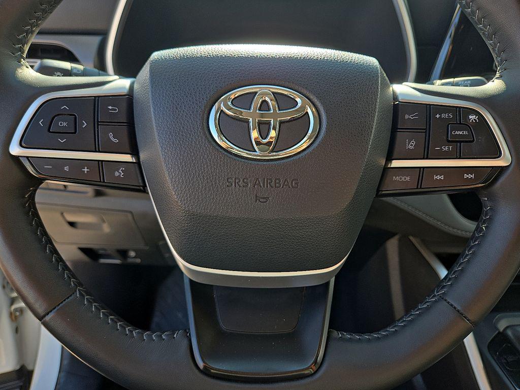used 2024 Toyota Highlander car, priced at $46,095