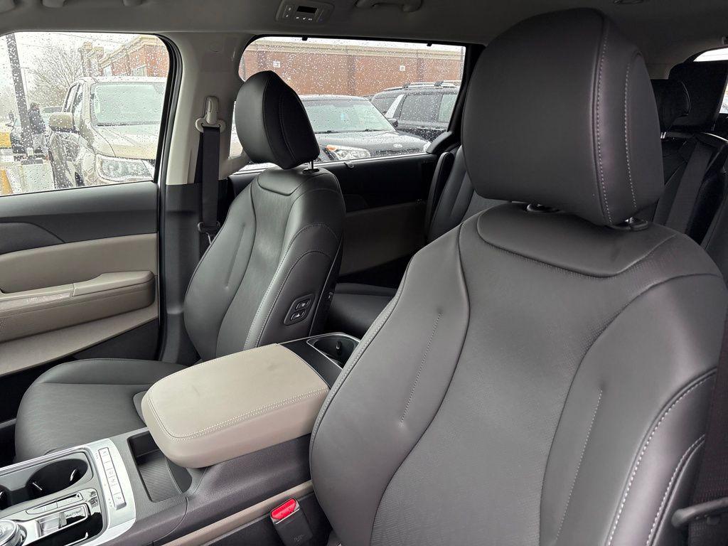 new 2026 Kia Carnival Hybrid car, priced at $46,295