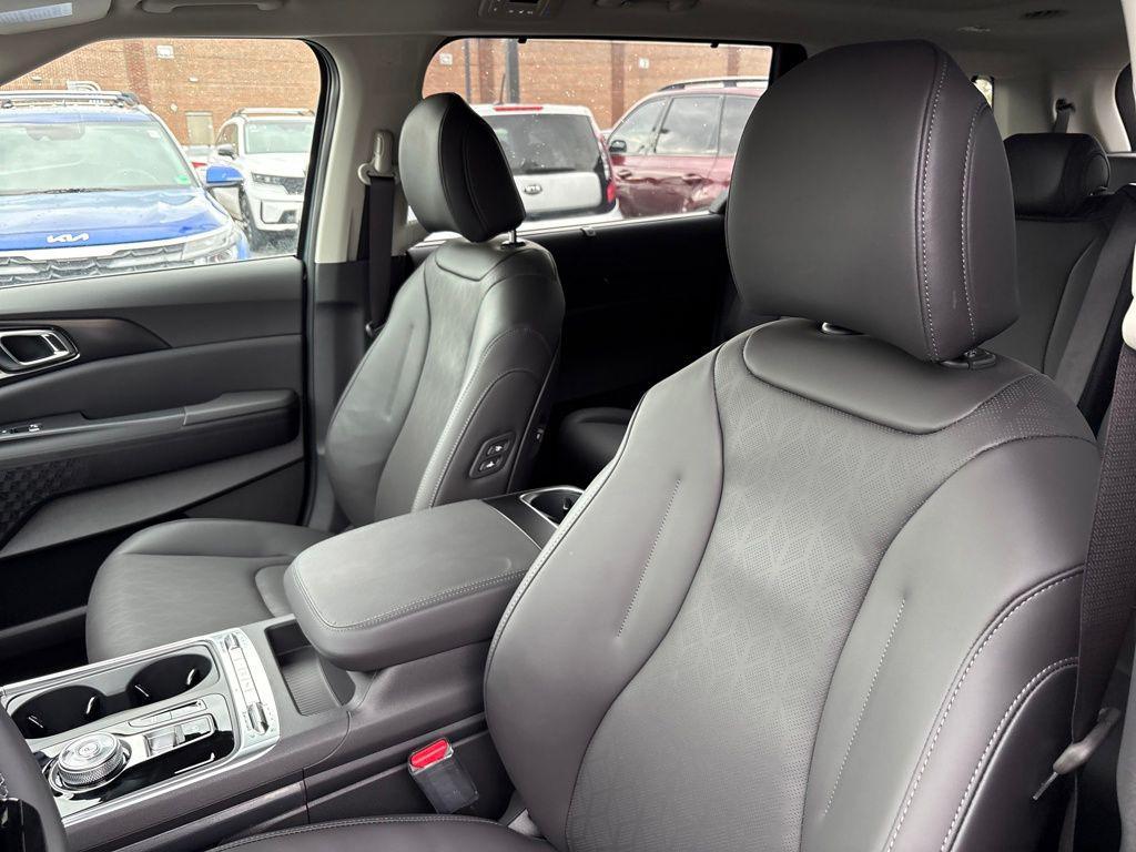 new 2026 Kia Carnival Hybrid car, priced at $52,195