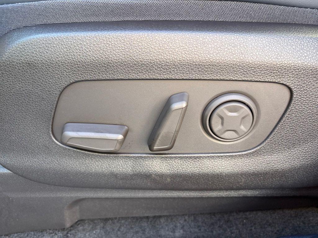 new 2026 Kia Carnival Hybrid car, priced at $51,670