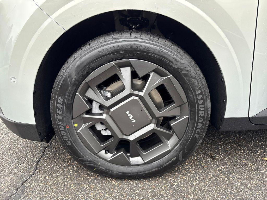 new 2026 Kia Carnival Hybrid car, priced at $51,195