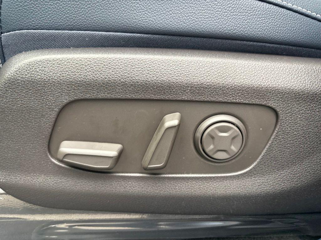 new 2026 Kia Carnival Hybrid car, priced at $58,235