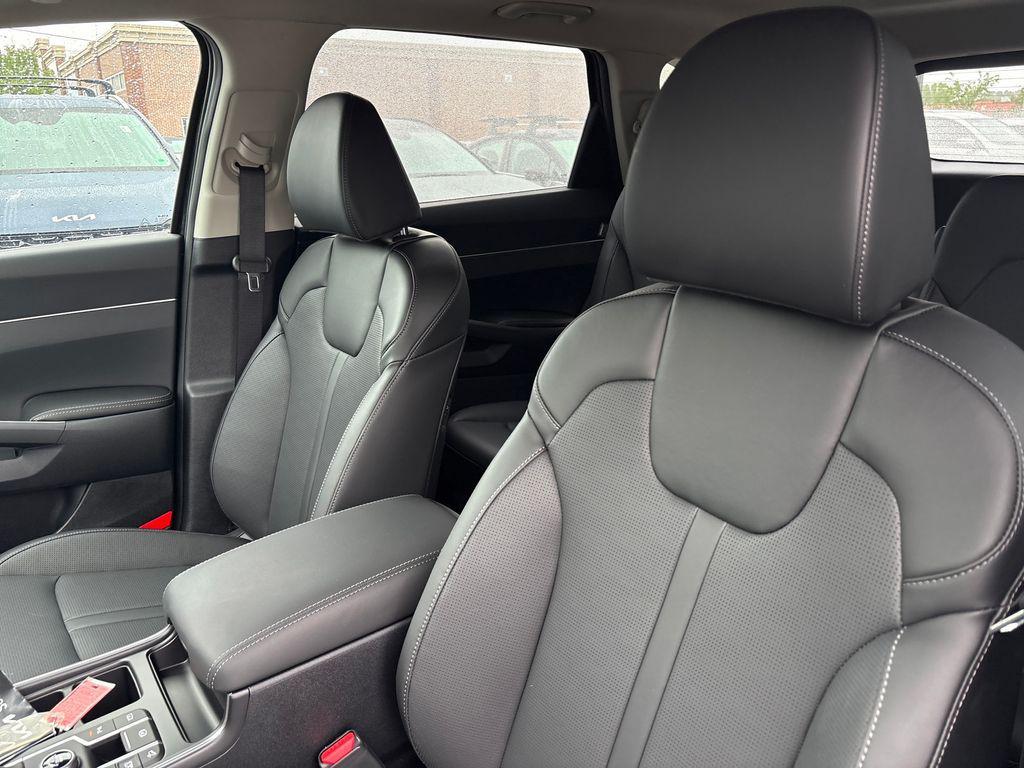 new 2026 Kia Sorento car, priced at $40,005