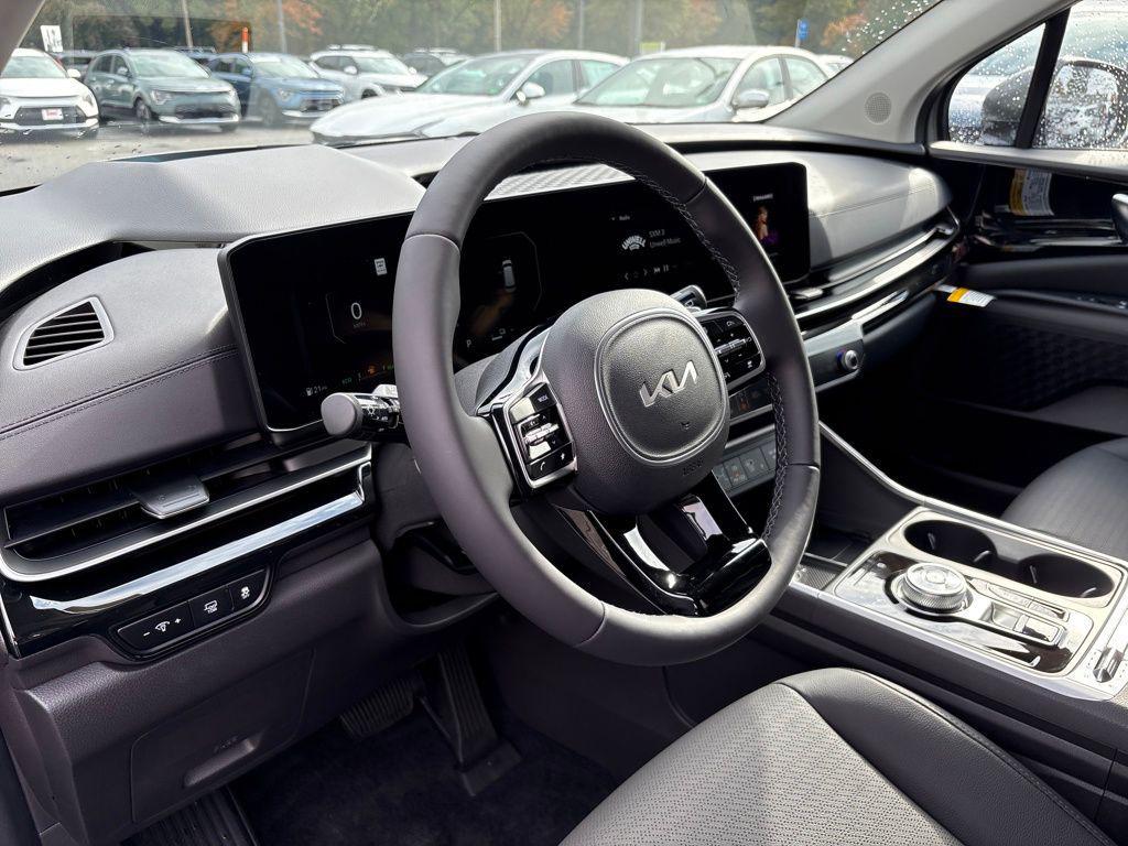 new 2026 Kia Carnival Hybrid car, priced at $58,625