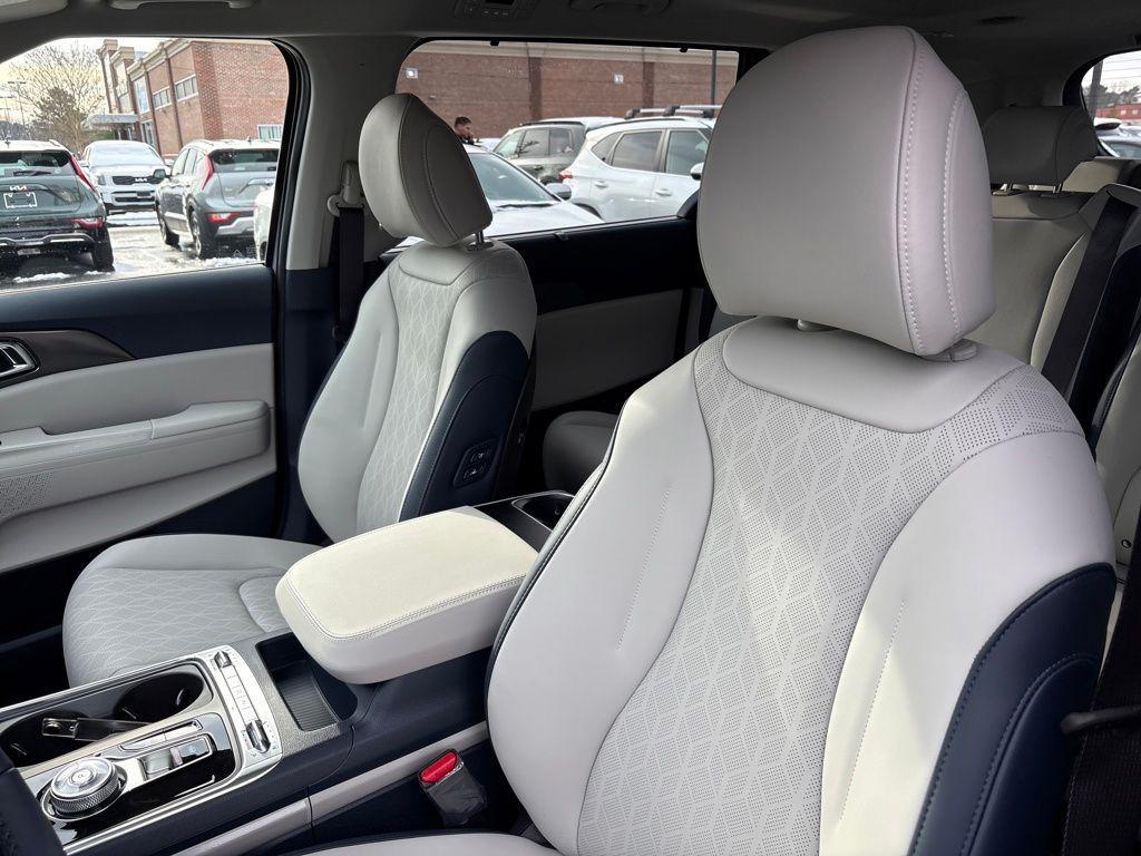 new 2026 Kia Carnival Hybrid car, priced at $51,765