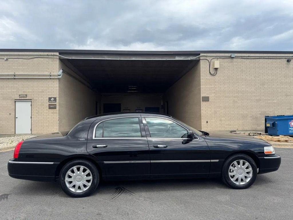 used 2009 Lincoln Town Car car, priced at $7,980