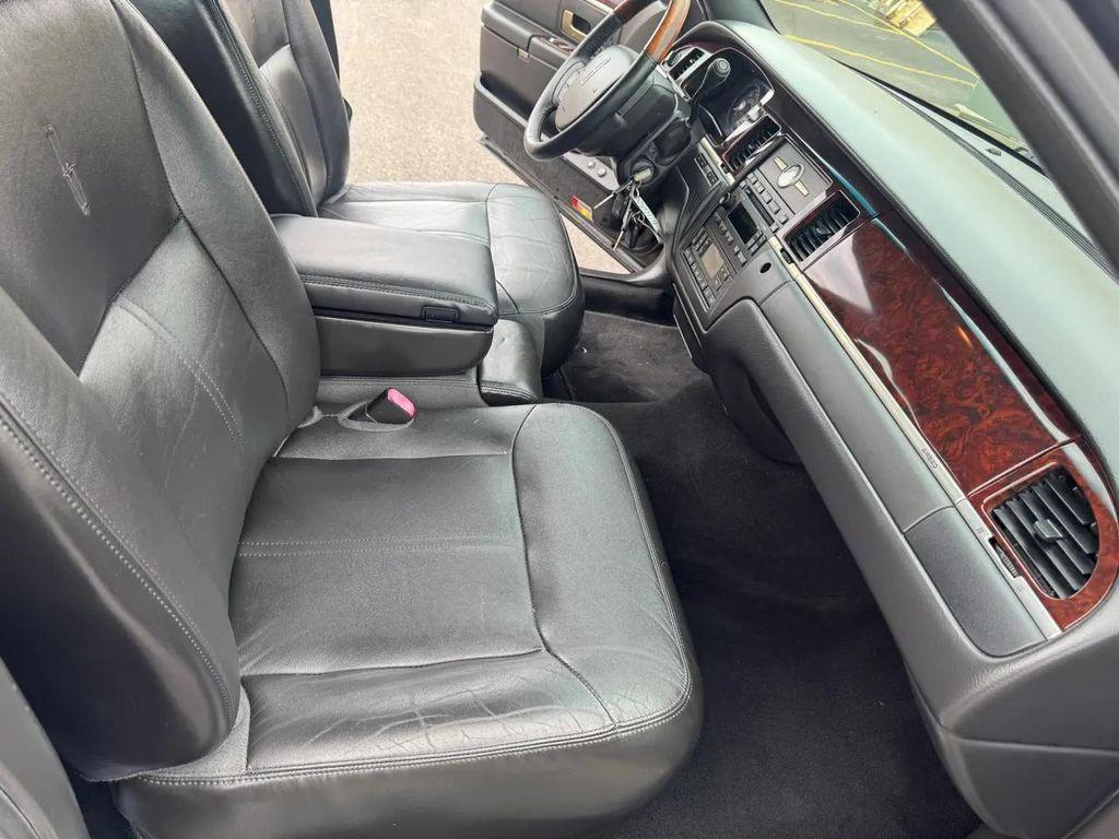 used 2009 Lincoln Town Car car, priced at $7,980