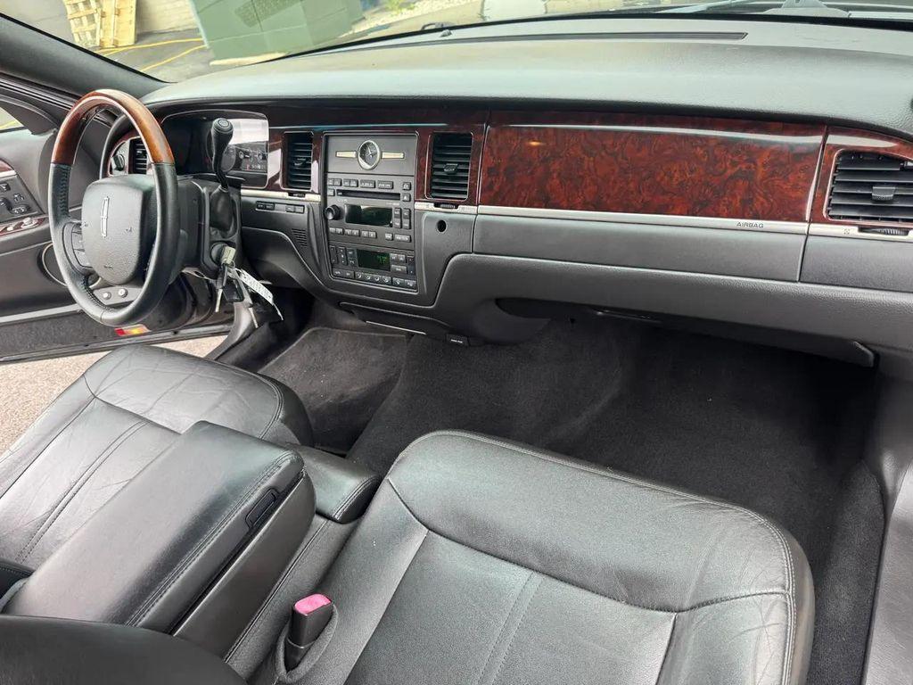 used 2009 Lincoln Town Car car, priced at $7,980