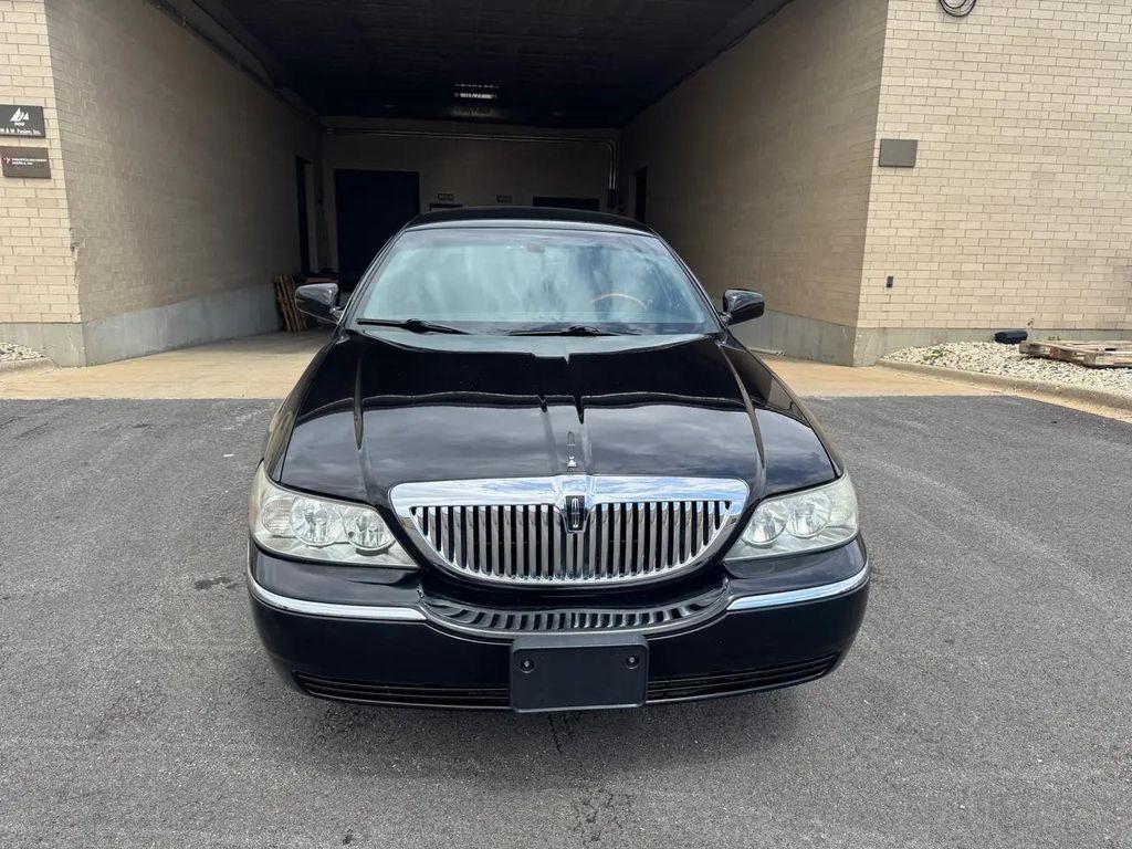 used 2009 Lincoln Town Car car, priced at $7,980