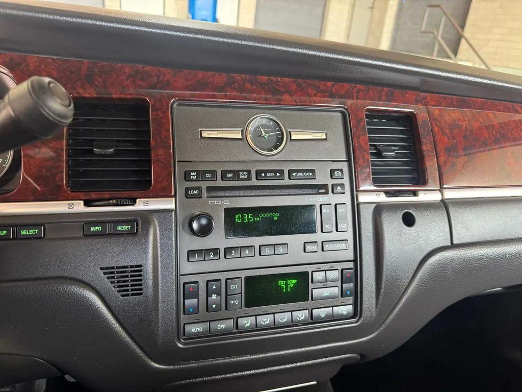 used 2009 Lincoln Town Car car, priced at $7,980