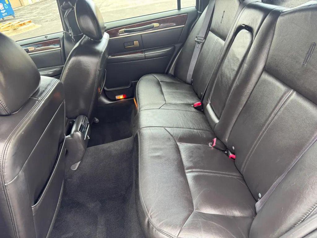 used 2009 Lincoln Town Car car, priced at $7,980