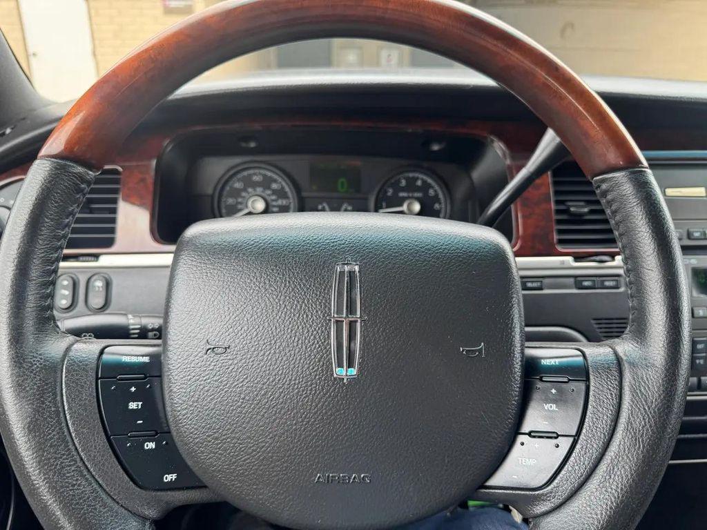 used 2009 Lincoln Town Car car, priced at $7,980