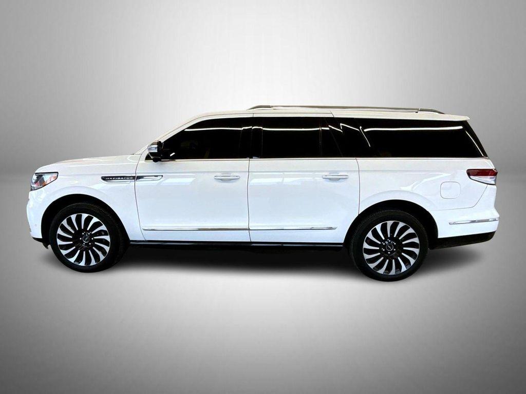 used 2022 Lincoln Navigator car, priced at $62,627