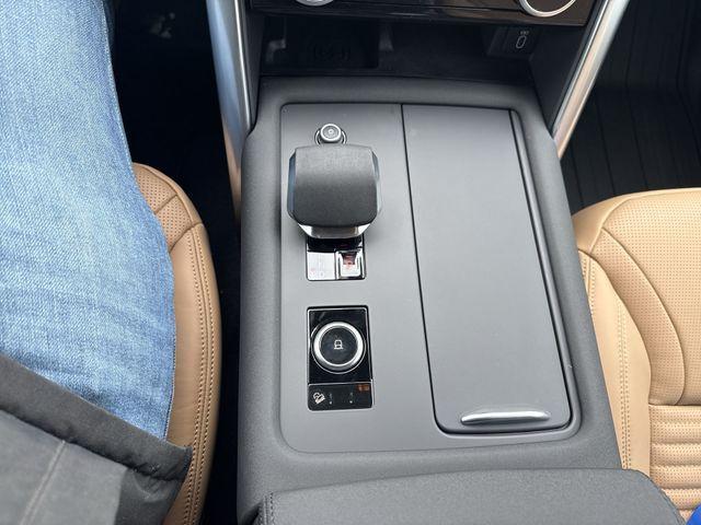 new 2026 Land Rover Discovery car, priced at $79,136