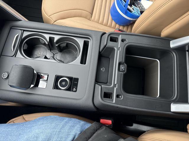 new 2026 Land Rover Discovery car, priced at $79,136